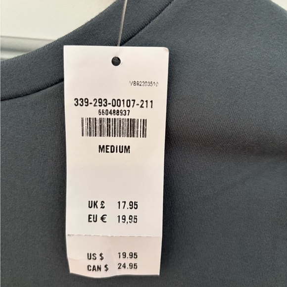 Hollister Soft Stretch Seamless Fabric Long-Sleeve Crew Top - sz M - Picture 2 of 4